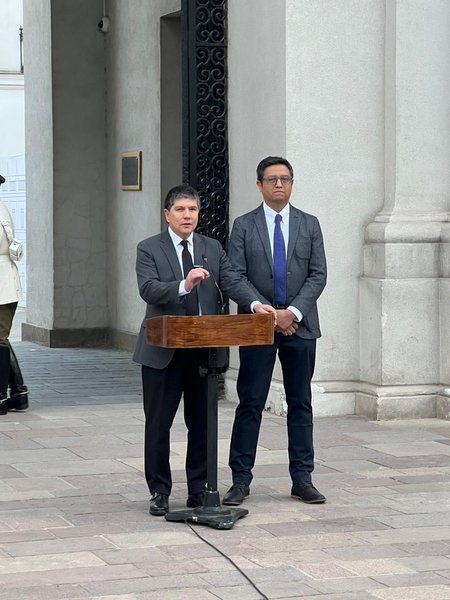 Manuel Monsalve, Undersecretary of Interior, announces the law enactment next to Daniel Álvarez, National Cybersecurity Coordinator.